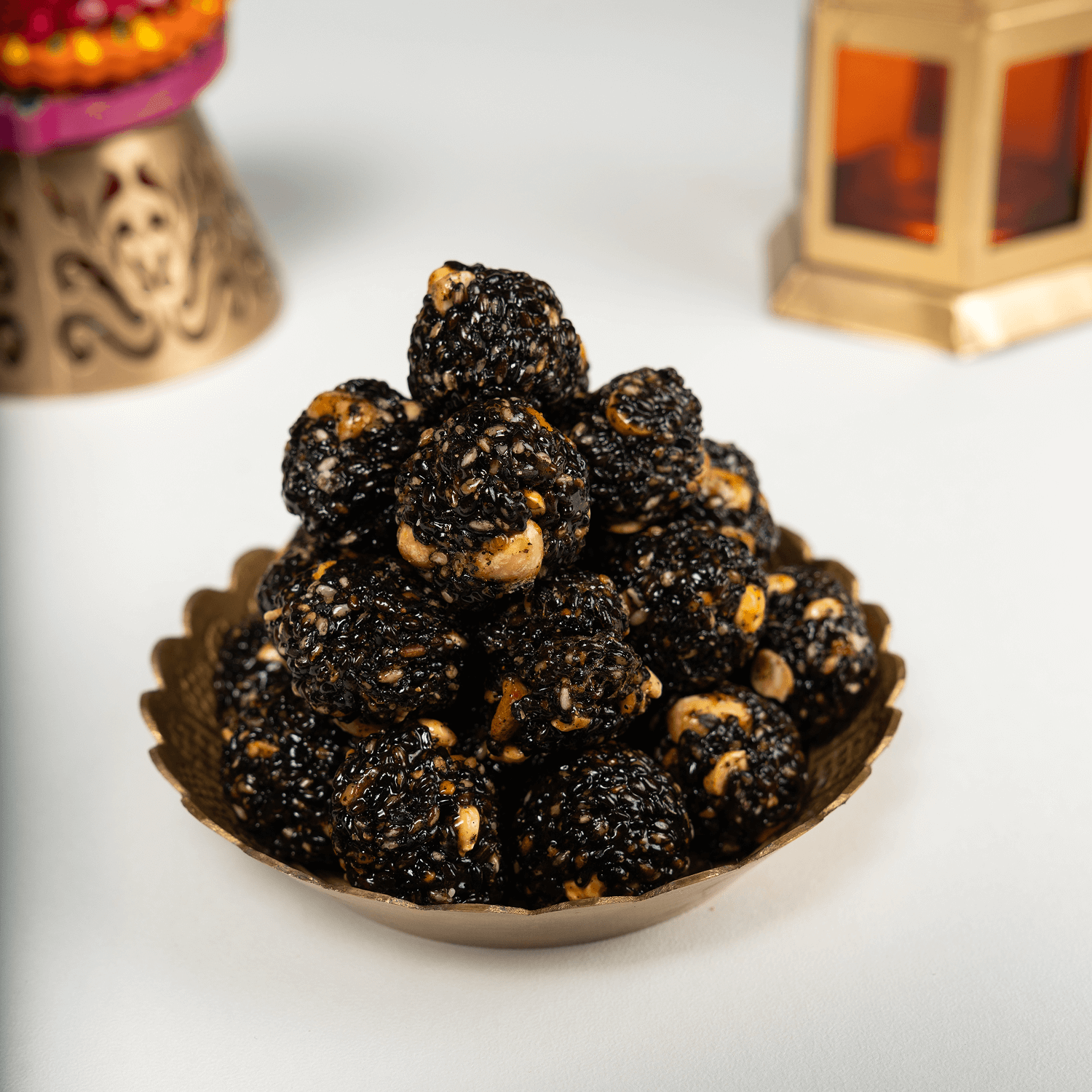 Karuppu Ellu Urundai